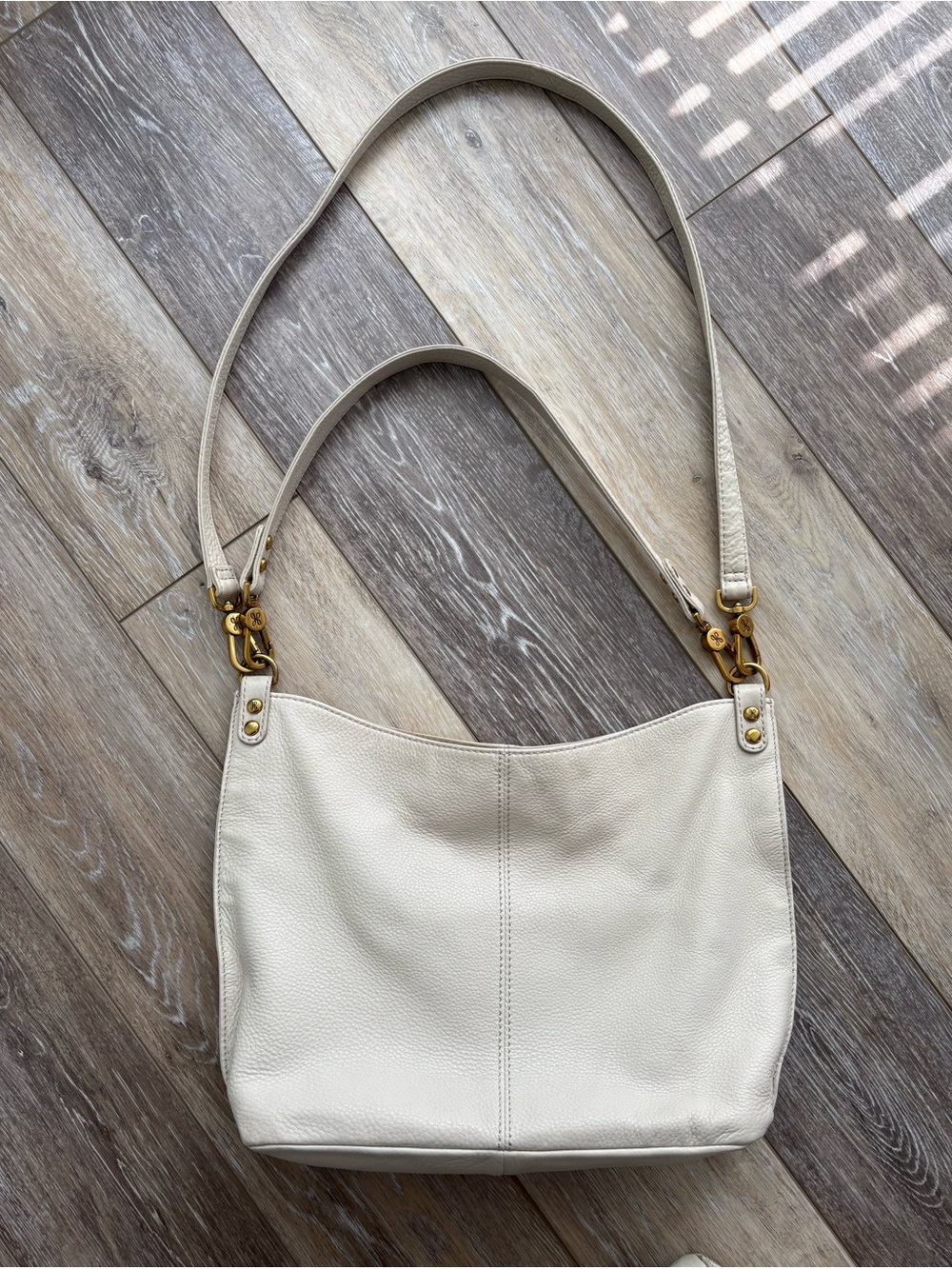 HOBO Pier Leather Shoulder Bag in Dew. EUC.